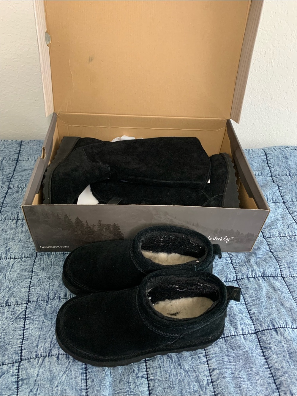 Women’s low tops worn maybe 5 times in great shape both size 6 high tops new set